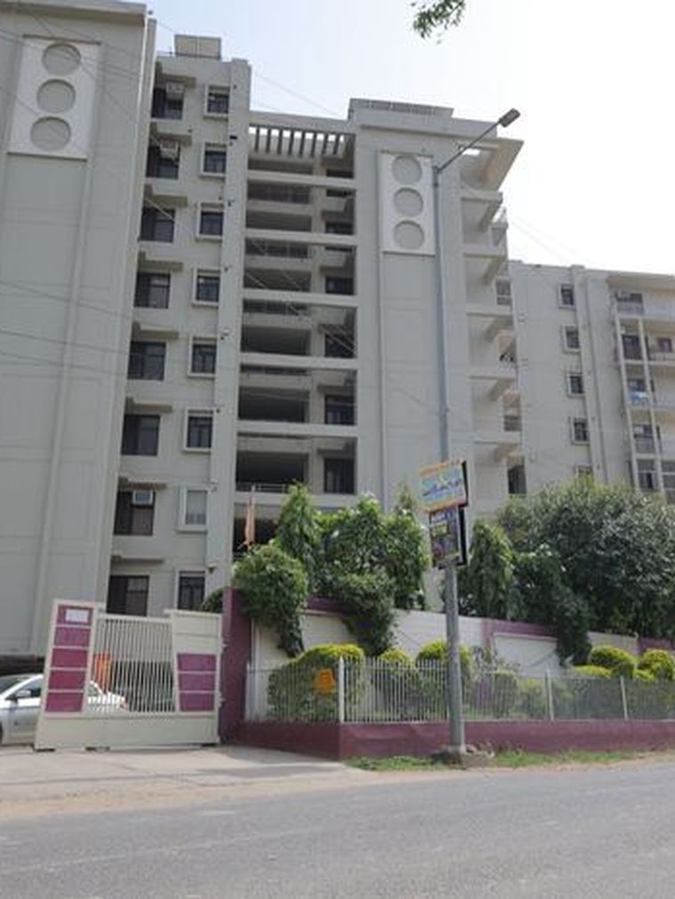Gowlok Dham exterior